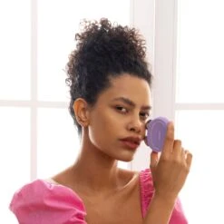 FOREO BEAR™ 2 Microcurrent Toning Device -FOREO || Braun || Therabody Shop FOREOBEAR2 ModelLifestyle 04 2